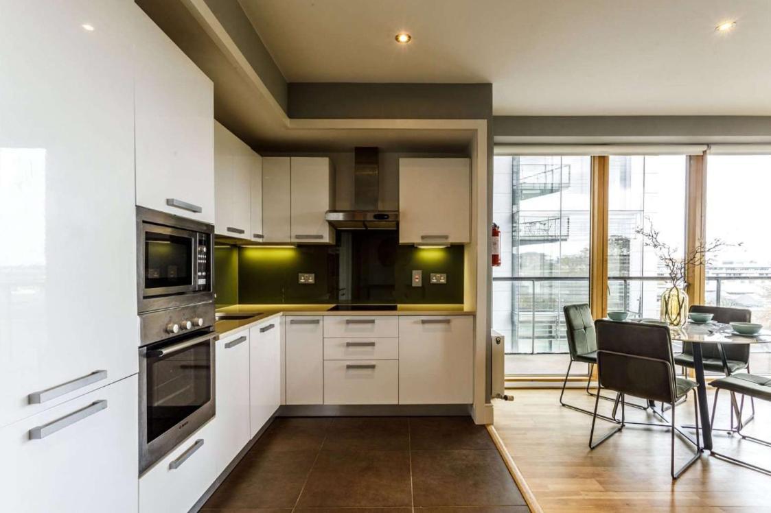 Private Room Available In Spacious High Rise Apartment With Park & City View Dublino Esterno foto
